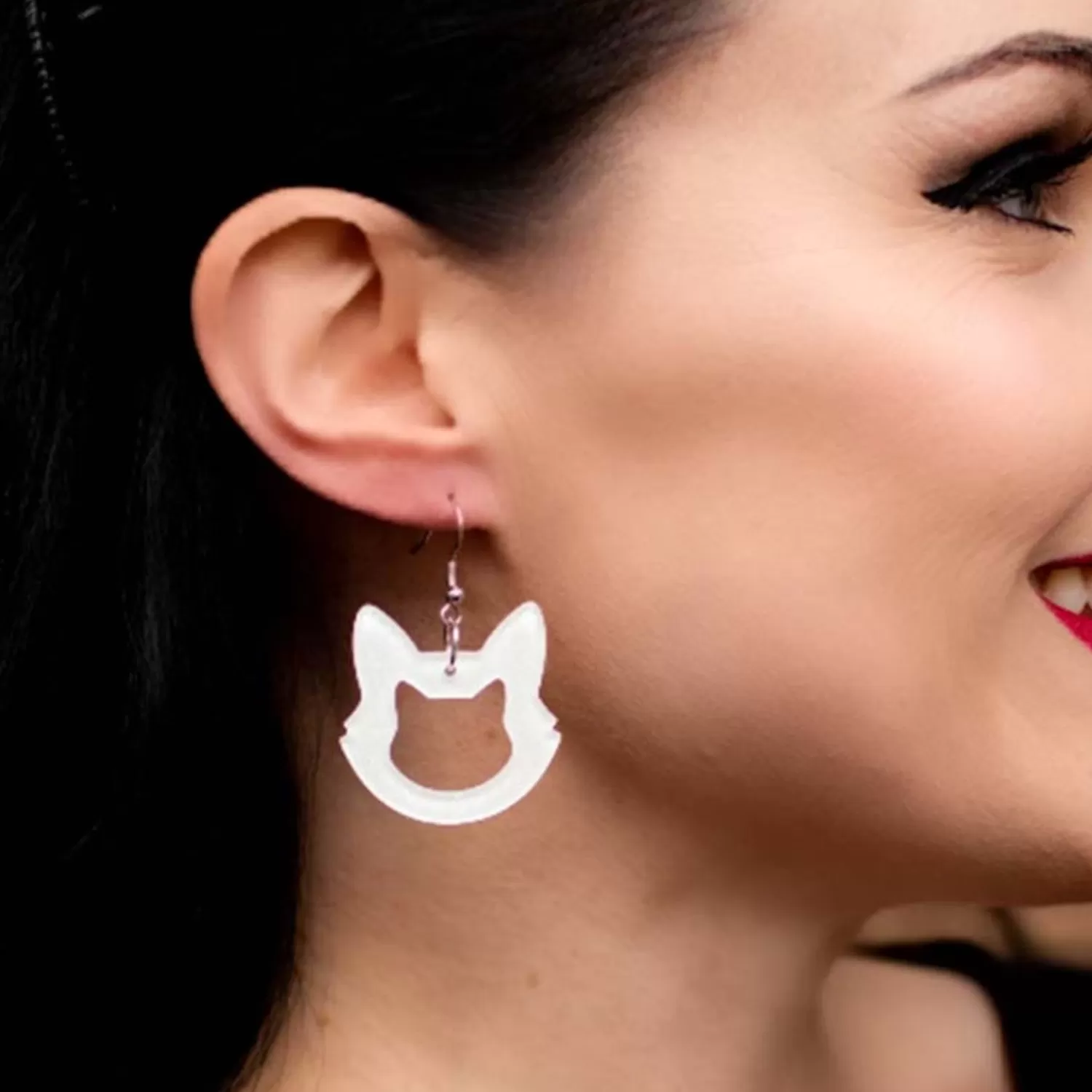 cat_head_glitter_resin_drop_earrings__white_2.webp Cat Head Glitter Resin Drop Earrings - White*Erstwilder Fashion